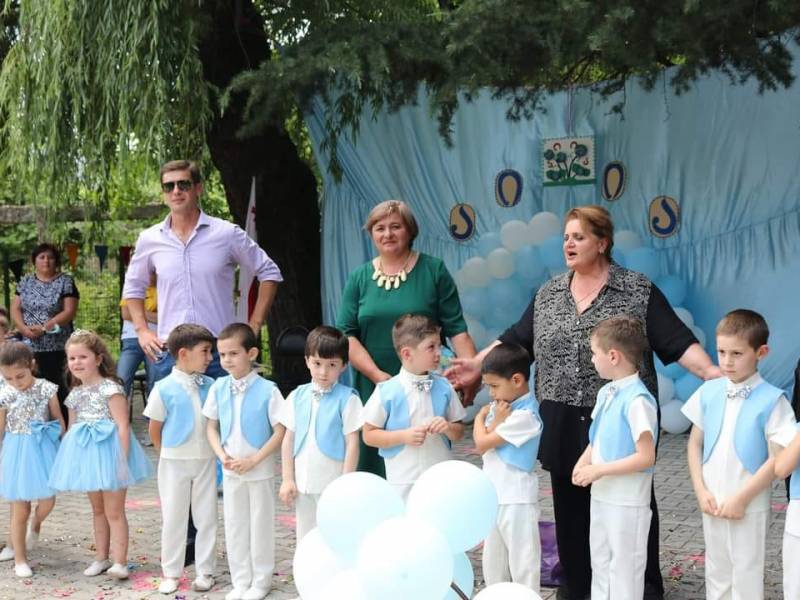 ცაგერის N 2  საბავშვო ბაღში გამოშვების ზეიმი რეკომენდაციების დაცვით,ძალიან ლამაზად...